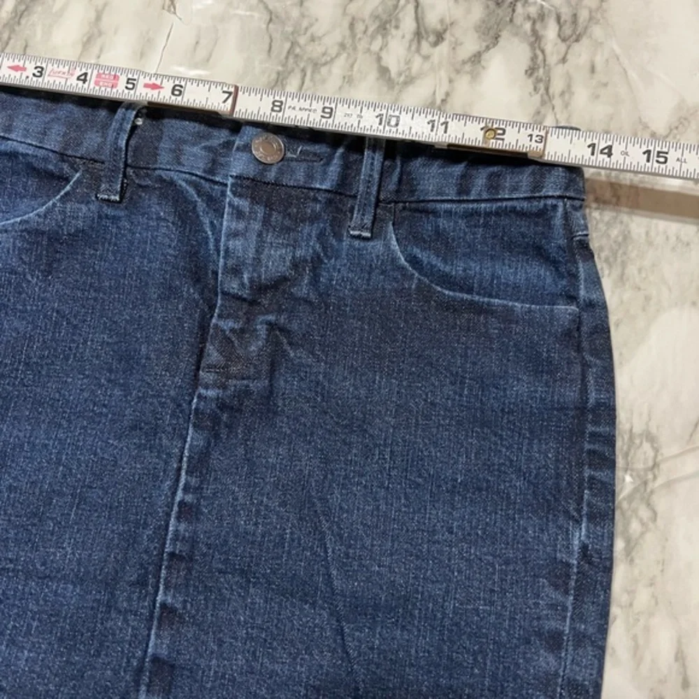 Gap dark wash denim pencil skirt B7-36